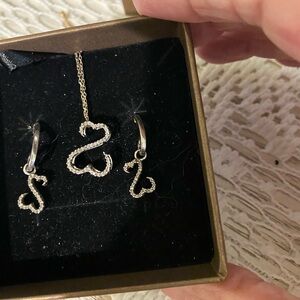 Elegant 14 kt white gold and diamonds heartPendant Necklace and Earrings Set -